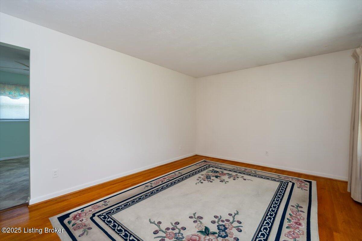 8203 Devonshire Dr, Louisville, Pennsylvania image 4