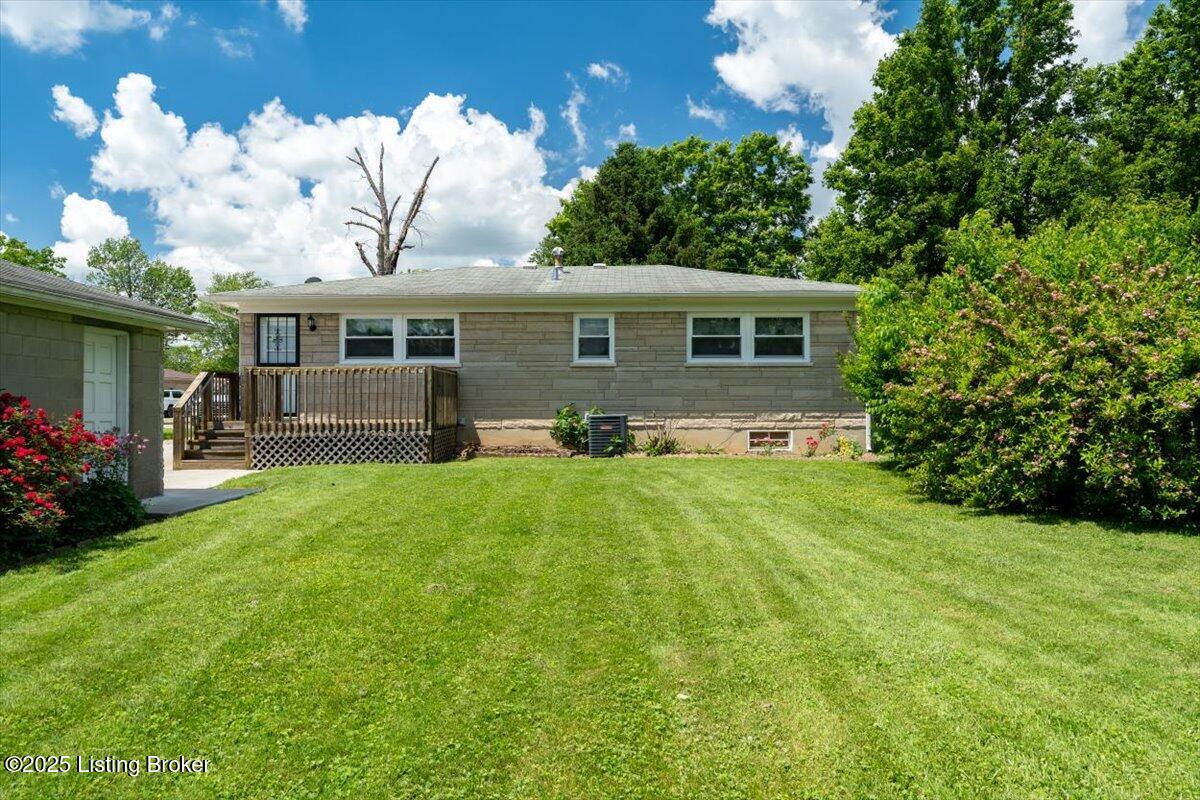 8203 Devonshire Dr, Louisville, Pennsylvania image 24