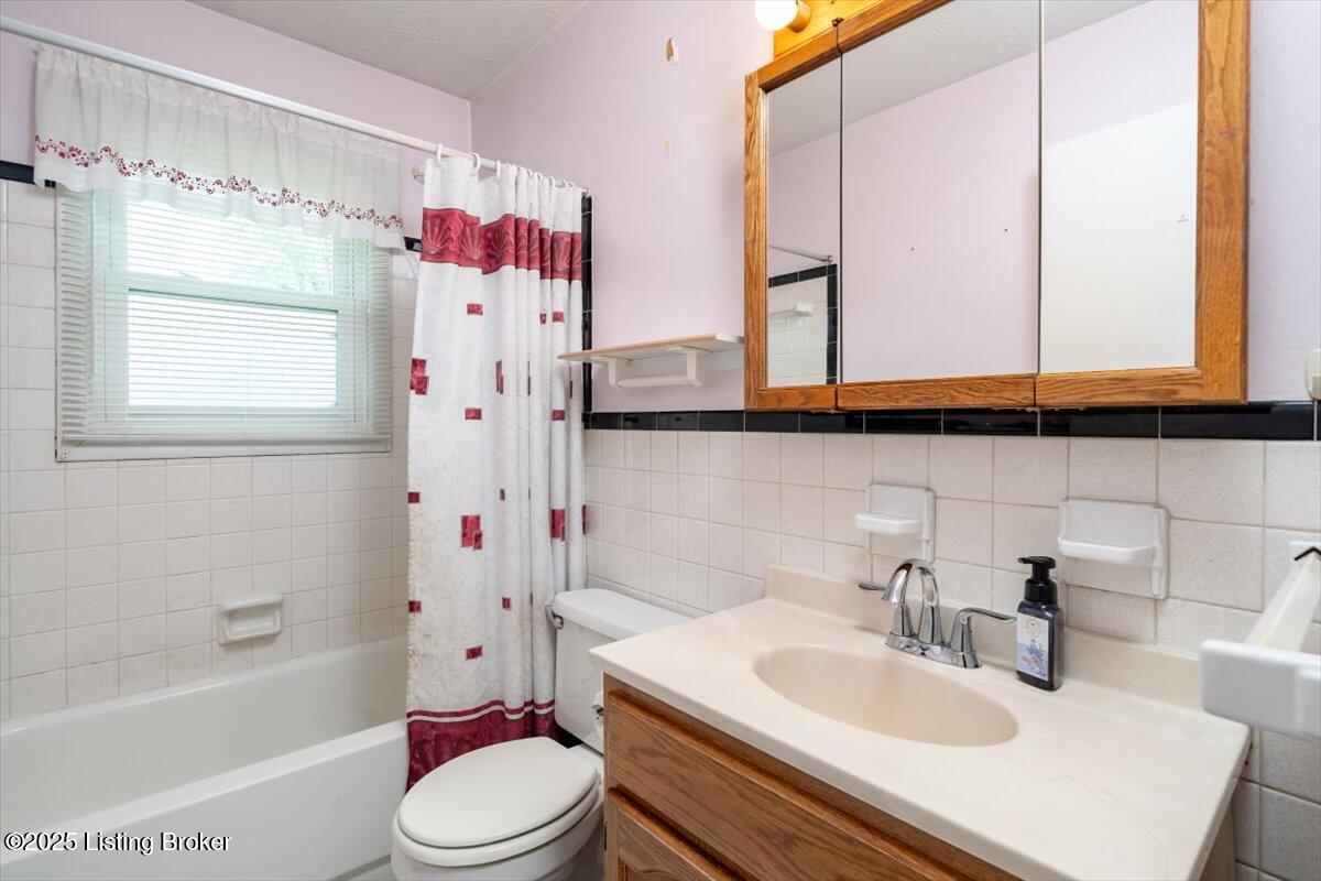 8203 Devonshire Dr, Louisville, Pennsylvania image 14