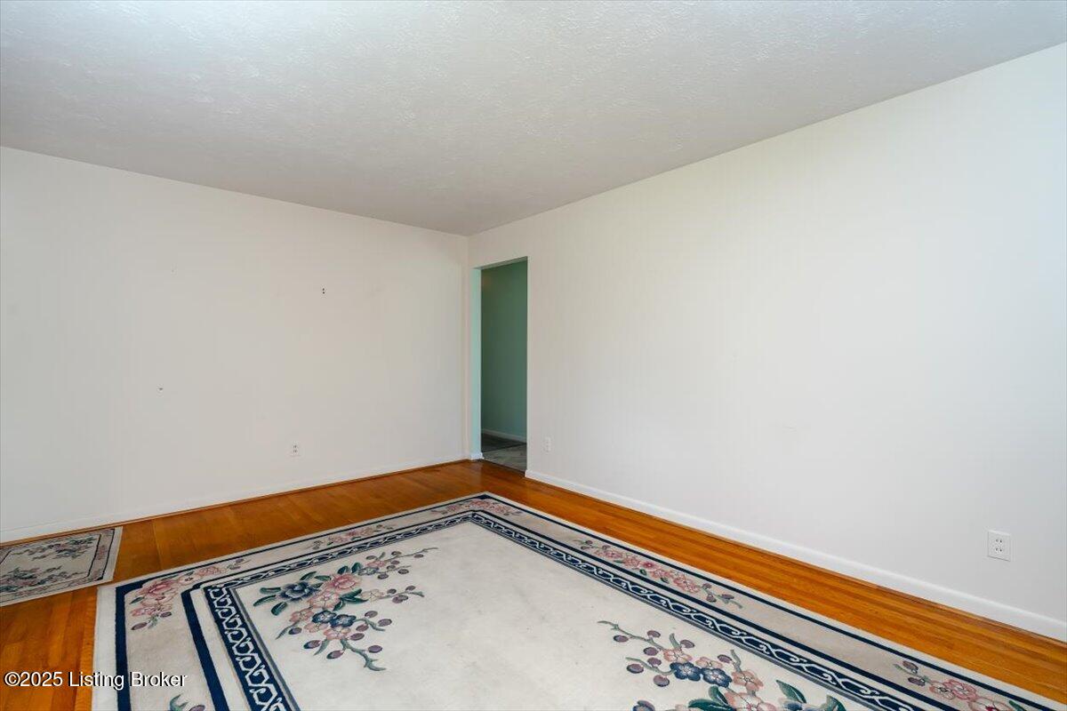 8203 Devonshire Dr, Louisville, Pennsylvania image 5