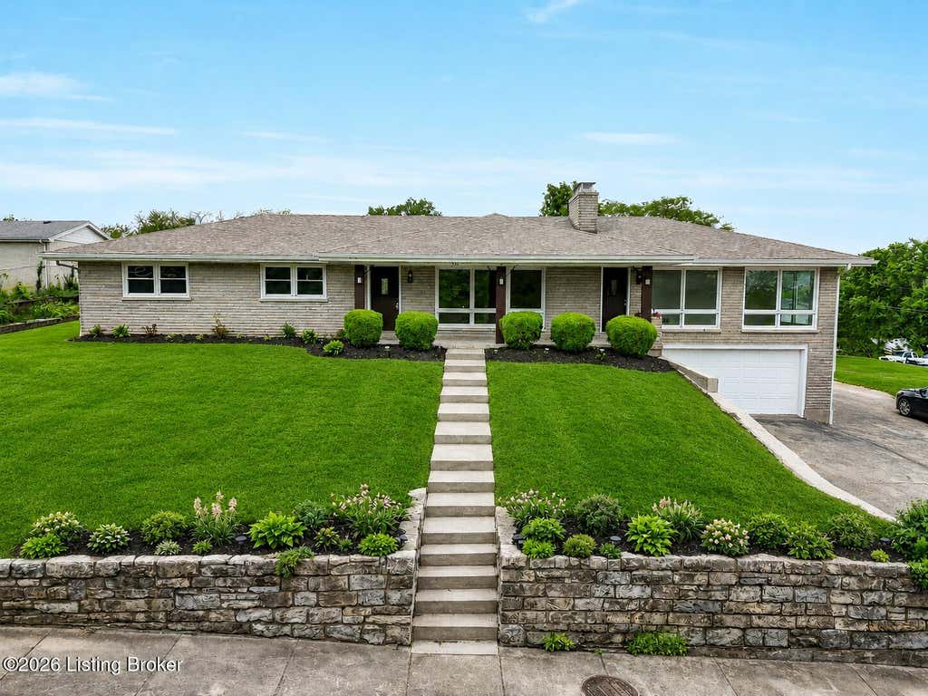 Photo of 334 S Bardstown Rd, Mt Washington, KY 40047 (MLS # 1723815)