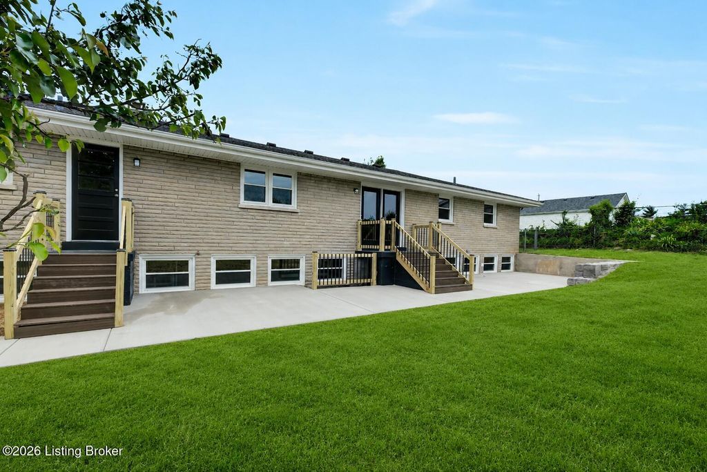 Photo of 334 S Bardstown Rd, Mt Washington, KY 40047 (MLS # 1723815)