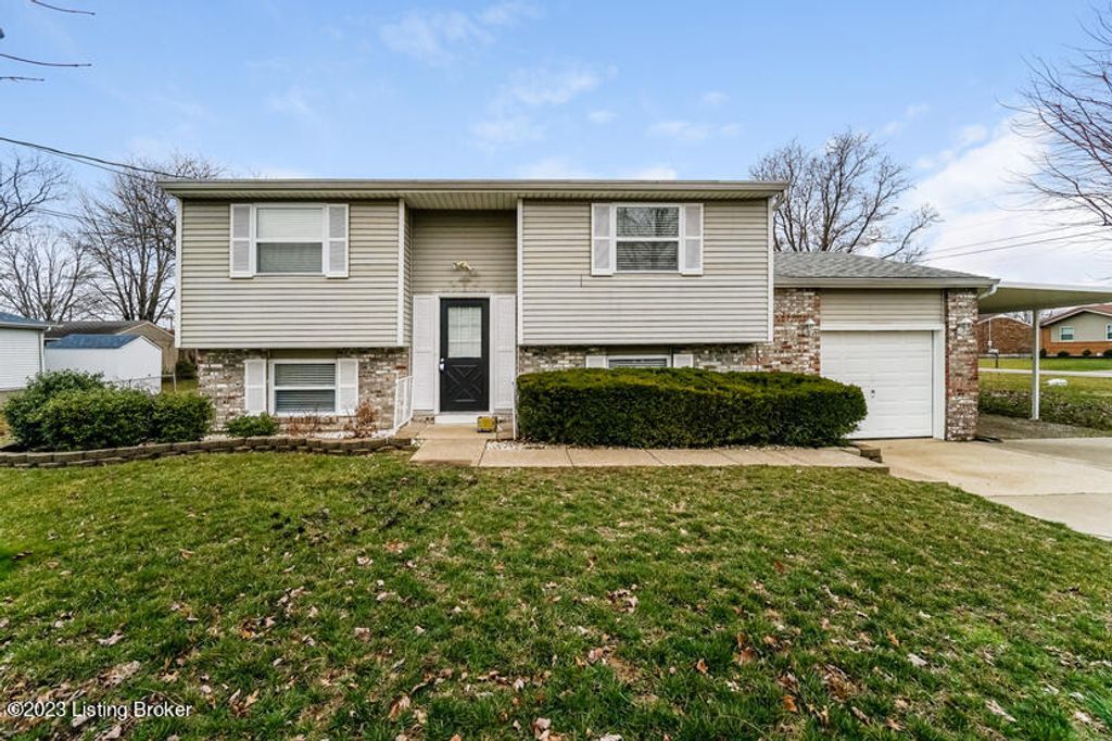 Photo of 11305 Angelina Rd, Louisville, KY 40229 (MLS # 1706970)