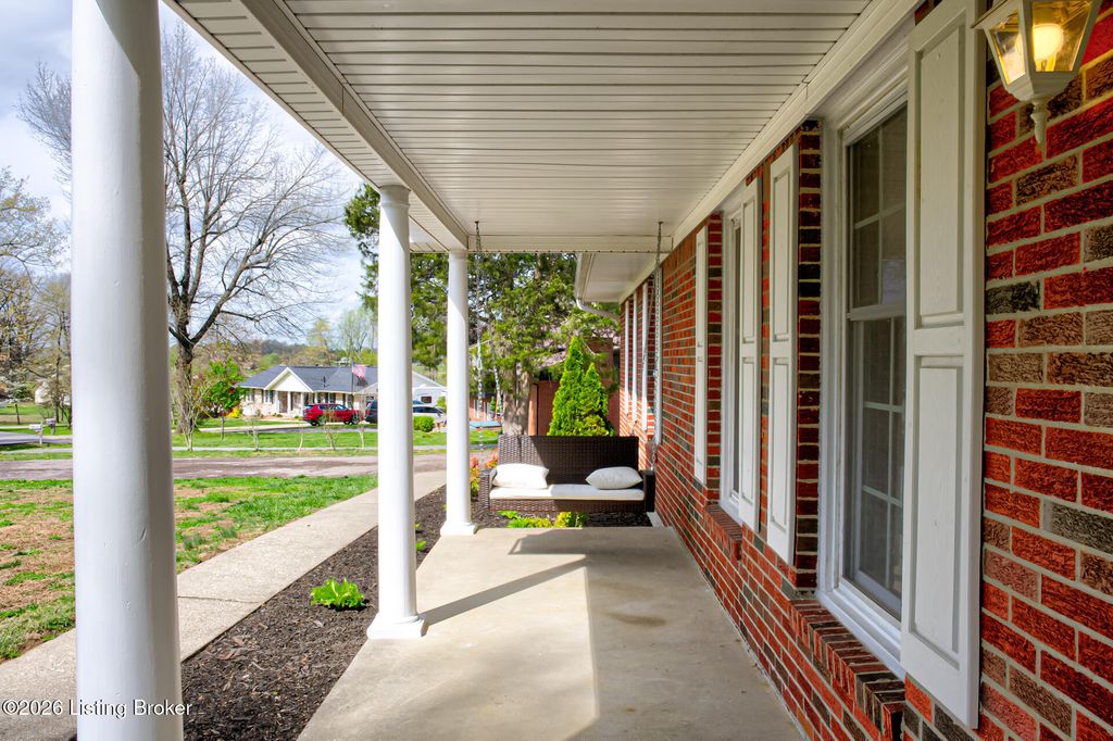 Photo of 210 Alexander Dr, Elizabethtown, KY 42701 (MLS # 1712676)