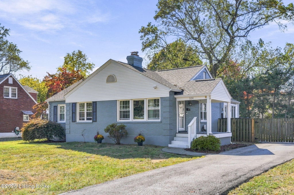 Photo of 324 Monohan Dr, Louisville, KY 40207 (MLS # 1733374)