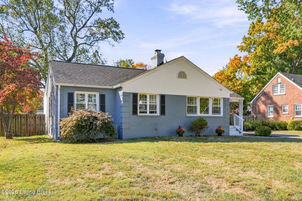 Photo of 324 Monohan Dr, Louisville, KY 40207 (MLS # 1733374)