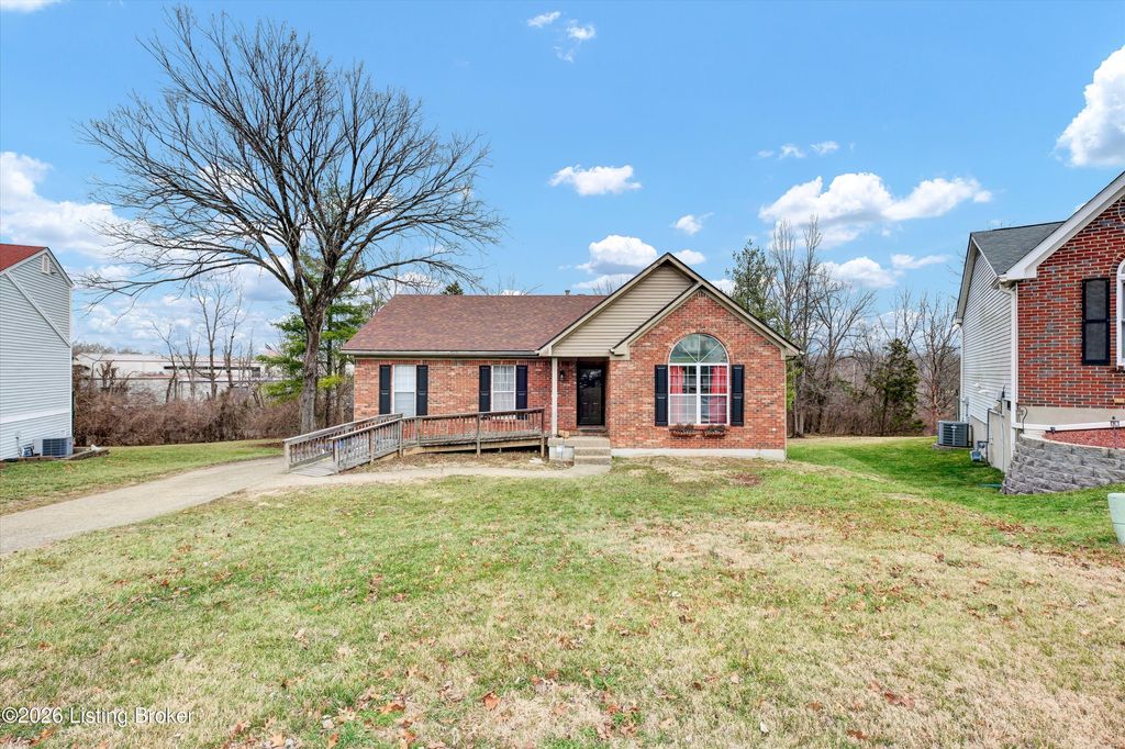 Photo of 10307 Chimney Ridge Ct, Louisville, KY 40299 (MLS # 1710006)