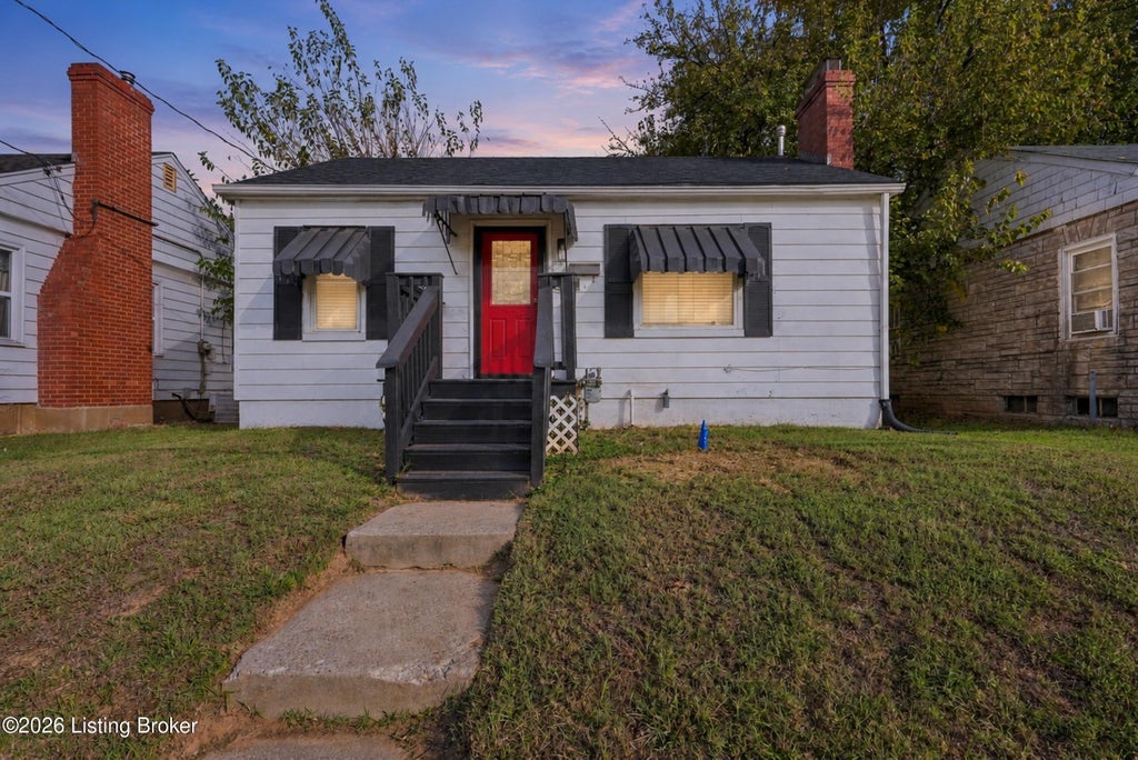 Photo of 1721 W Lee St, Louisville, KY 40210 (MLS # 1732722)