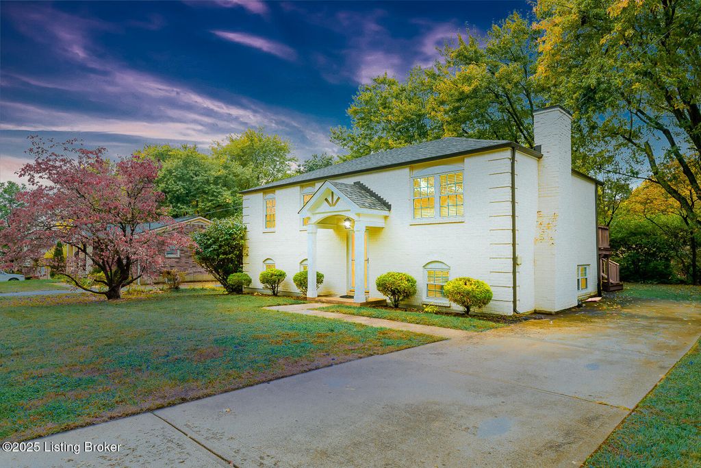 Photo of 12113 Springmeadow Ln, Goshen, KY 40026 (MLS # 1702674)