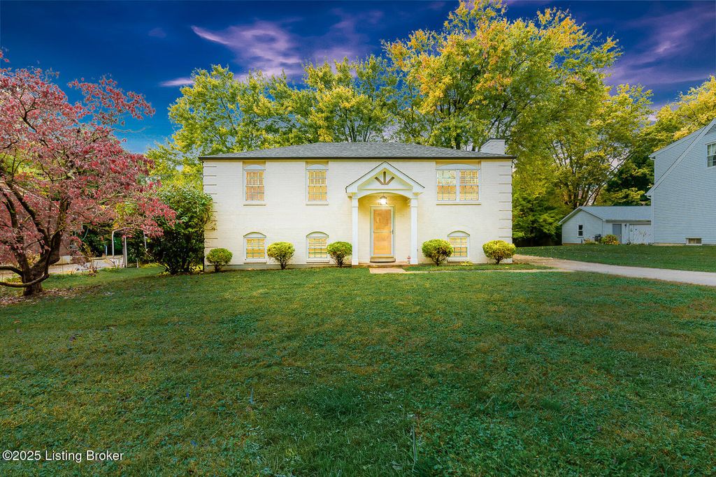 Photo of 12113 Springmeadow Ln, Goshen, KY 40026 (MLS # 1702674)