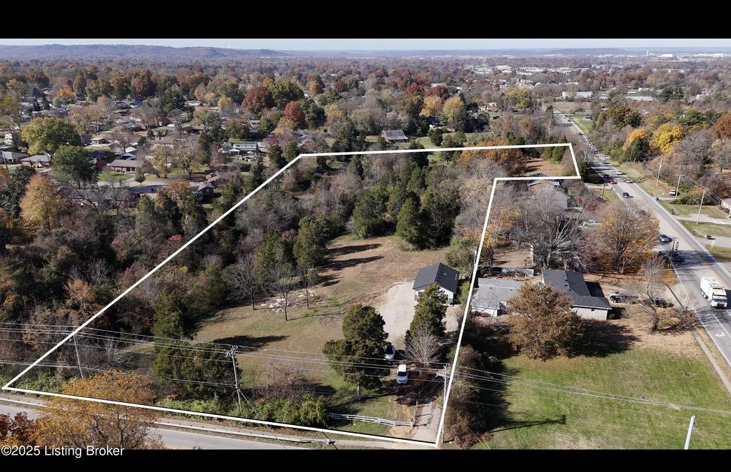 Photo of 7704 Smyrna Pkwy, Louisville, KY 40228 (MLS # 1703353)