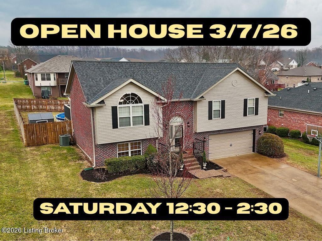 Photo of 1010 Brookstone Ct, Georgetown, IN 47122 (MLS # 1710633)