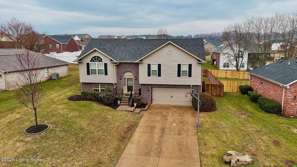 Photo of 1010 Brookstone Ct, Georgetown, IN 47122 (MLS # 1710633)