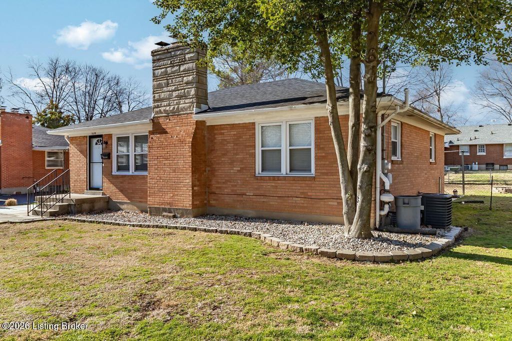 Photo of 3014 McMahan Blvd, Louisville, KY 40220 (MLS # 1709182)