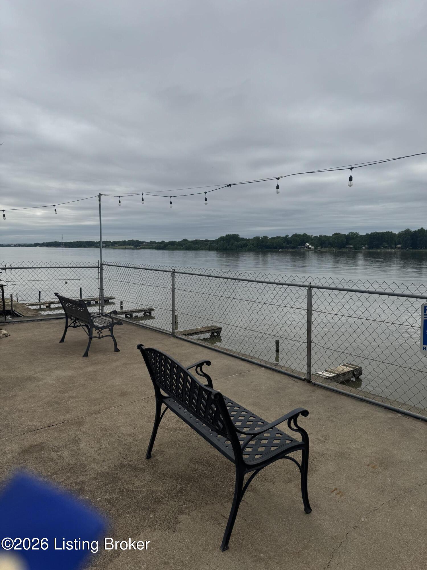 911 W Riverside Dr