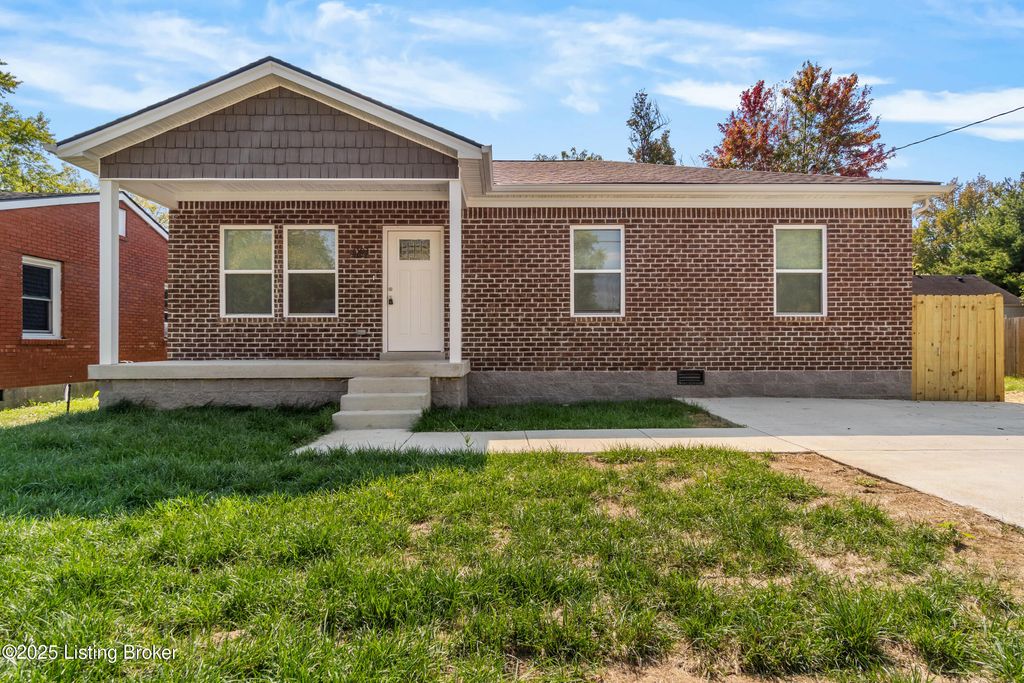 Photo of 4302 Lees Ln, Louisville, KY 40216 (MLS # 1709974)