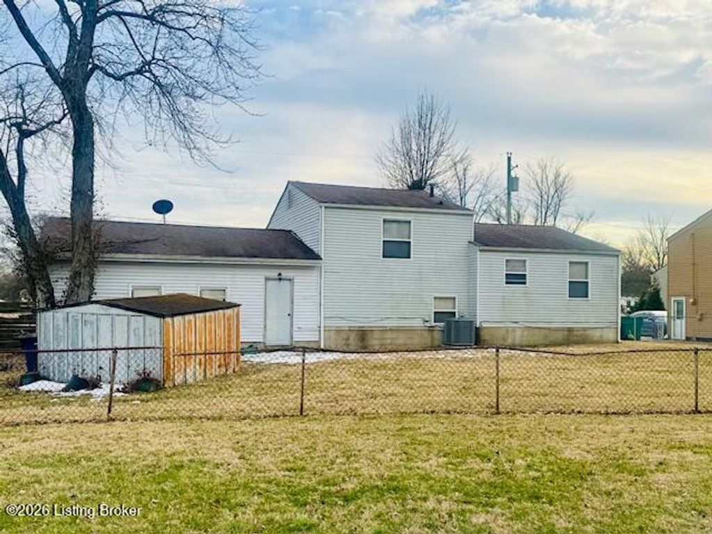 Photo of 4715 Aledo Ct, Louisville, KY 40229 (MLS # 1708951)