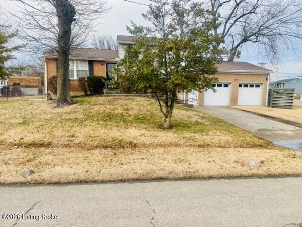 Photo of 4715 Aledo Ct, Louisville, KY 40229 (MLS # 1708951)