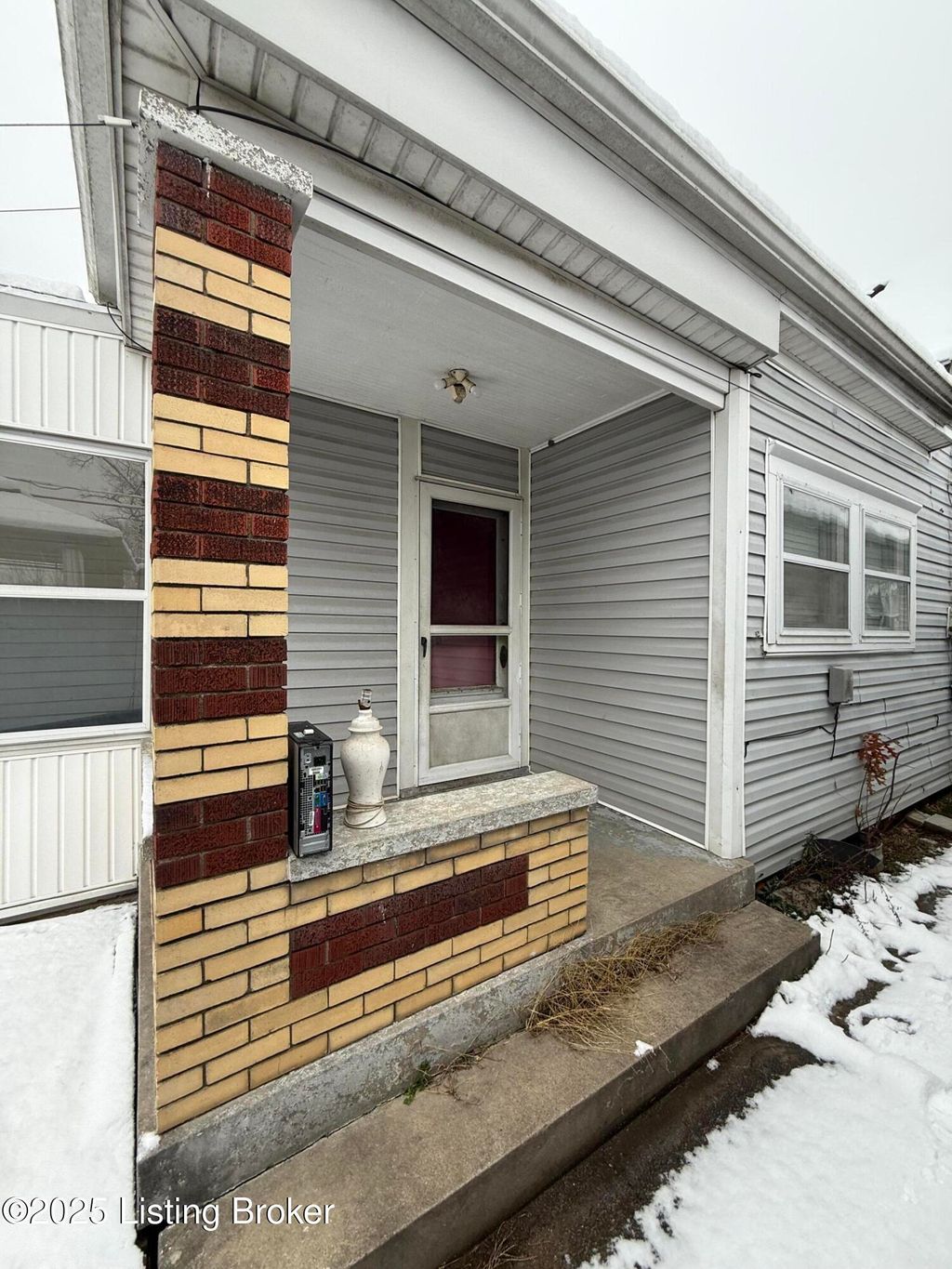 Photo of 3636 Craig Ave, Louisville, KY 40215 (MLS # 1710521)