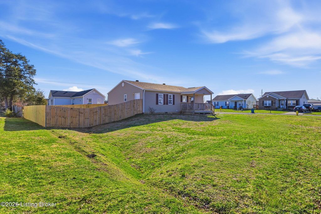 Photo of 735 Beech Grove Rd, Shepherdsville, KY 40165 (MLS # 1707740)