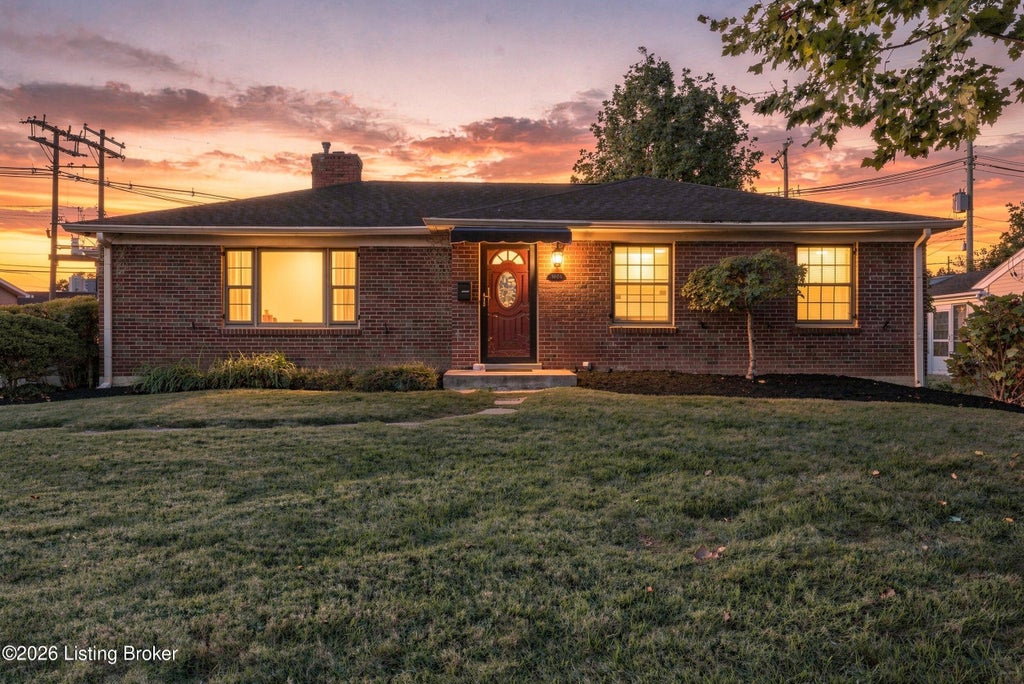 Photo of 3023 Wellbrooke Rd, Louisville, KY 40205 (MLS # 1730515)