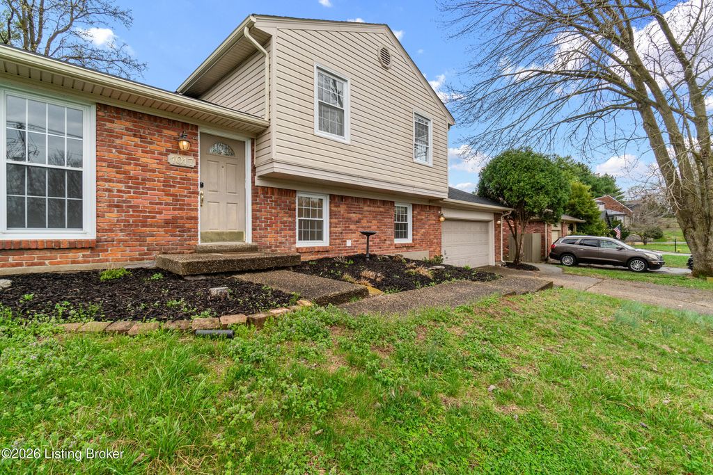 Photo of 1017 Harmony Landing Rd, Goshen, KY 40026 (MLS # 1709804)