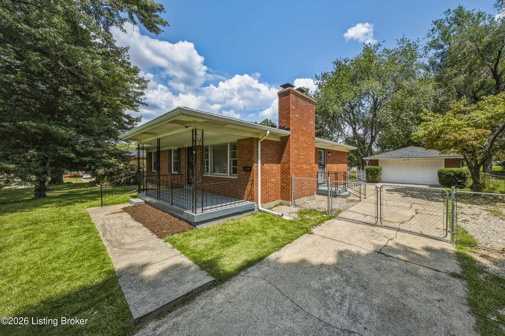 Photo of 7803 Cedar Brook Dr, Louisville, KY 40219 (MLS # 1726637)