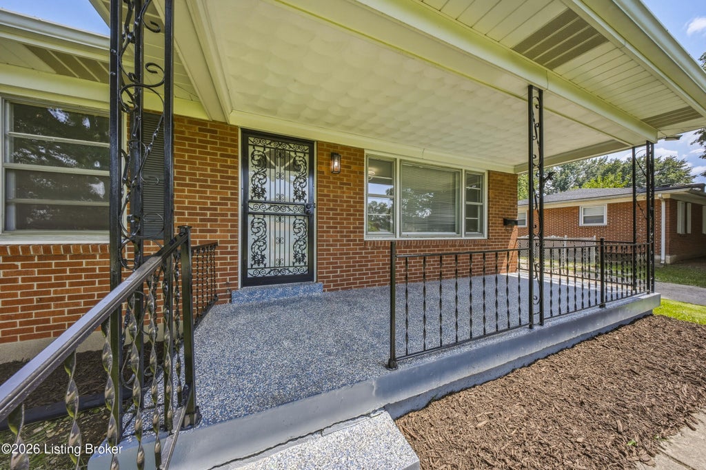 Photo of 7803 Cedar Brook Dr, Louisville, KY 40219 (MLS # 1726637)