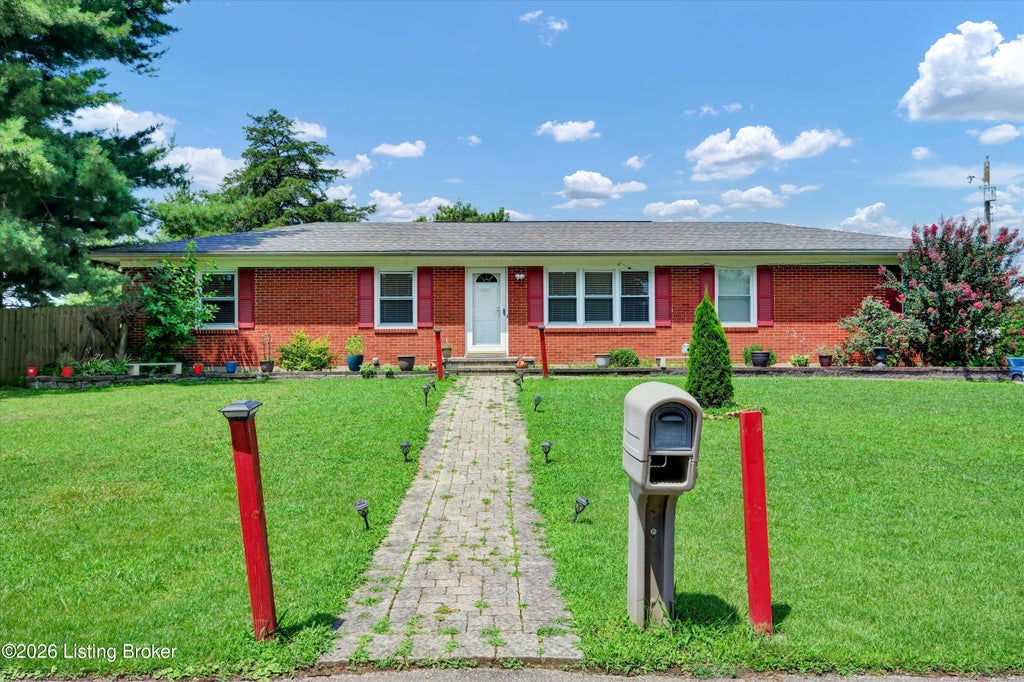 Photo of 8206 Ardenia Ln, Louisville, KY 40228 (MLS # 1724131)