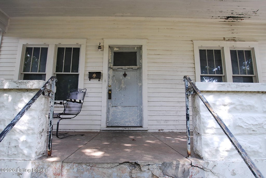 Photo of 121 Cannons Ln, Louisville, KY 40206 (MLS # 1729424)
