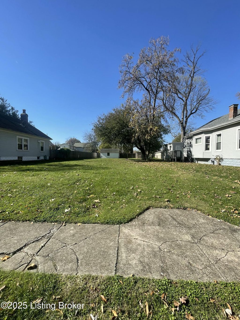 Photo of 4330 Whitmore Ave, Louisville, KY 40215 (MLS # 1705540)