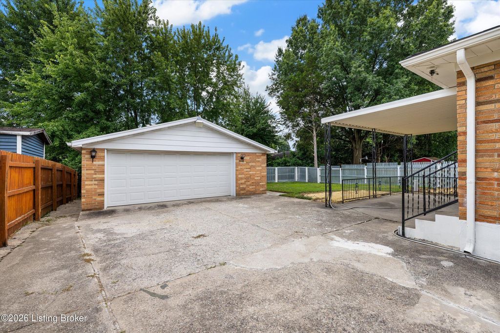 Photo of 4405 Tara Ave, Louisville, KY 40216 (MLS # 1723914)