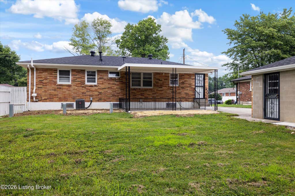 Photo of 4405 Tara Ave, Louisville, KY 40216 (MLS # 1723914)