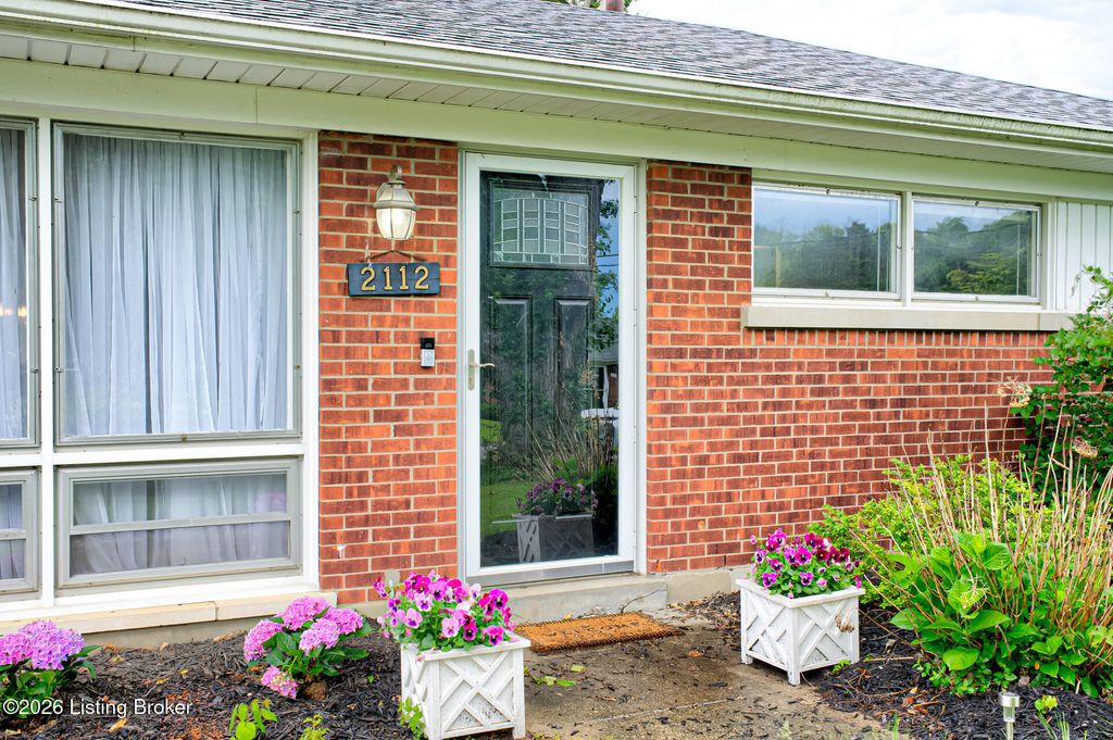 Photo of 2112 Challedon Way, Louisville, KY 40223 (MLS # 1714071)
