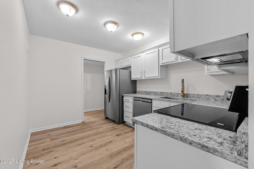 Photo of 246 El Conquistador Pl, Louisville, KY 40220 (MLS # 1705724)