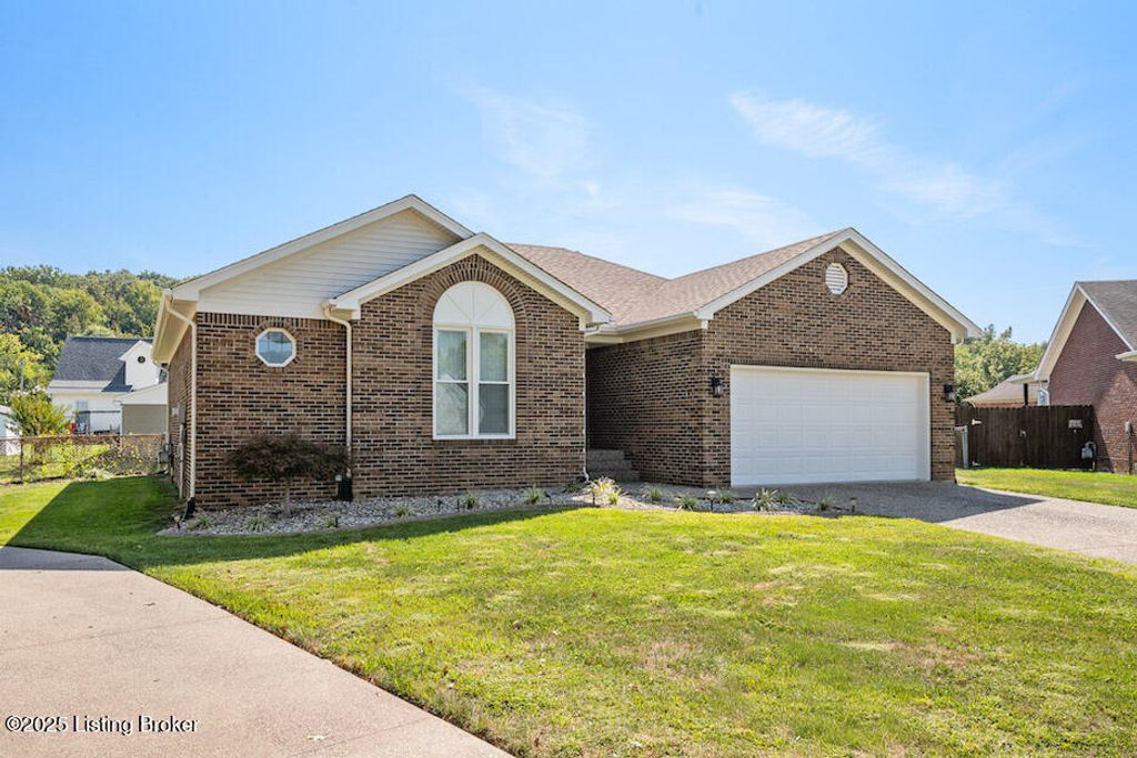 Photo of 10417 Gisela Ct, Fairdale, KY 40118 (MLS # 1706202)