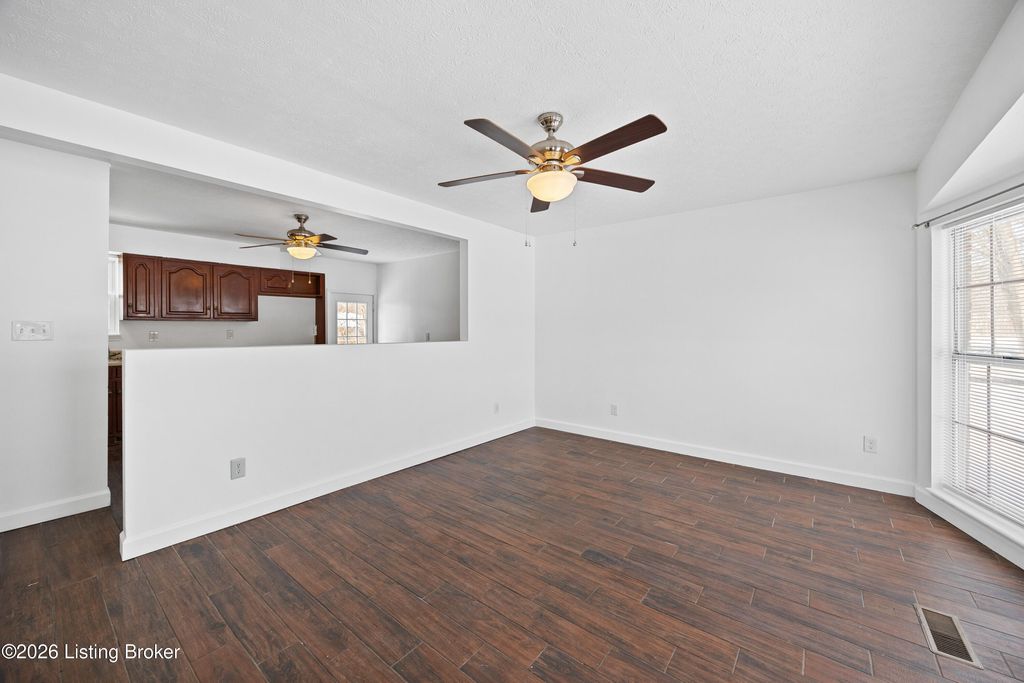 Photo of 218 Glissade Dr, Fairdale, KY 40118 (MLS # 1708443)