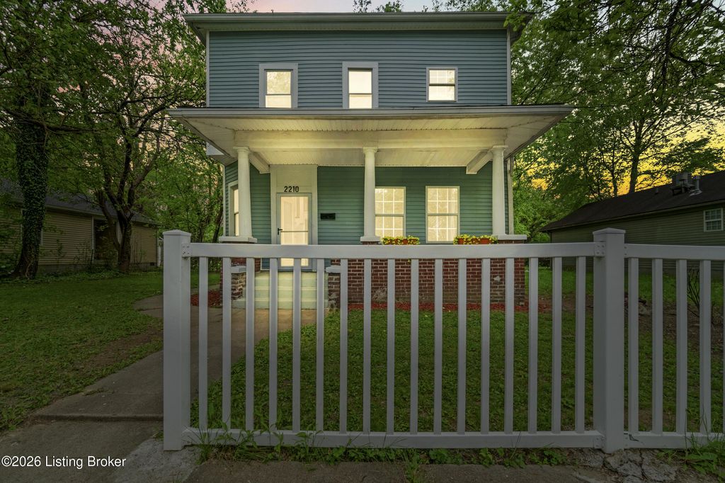 Photo of 2210 W Burnett Ave, Louisville, KY 40210 (MLS # 1714755)