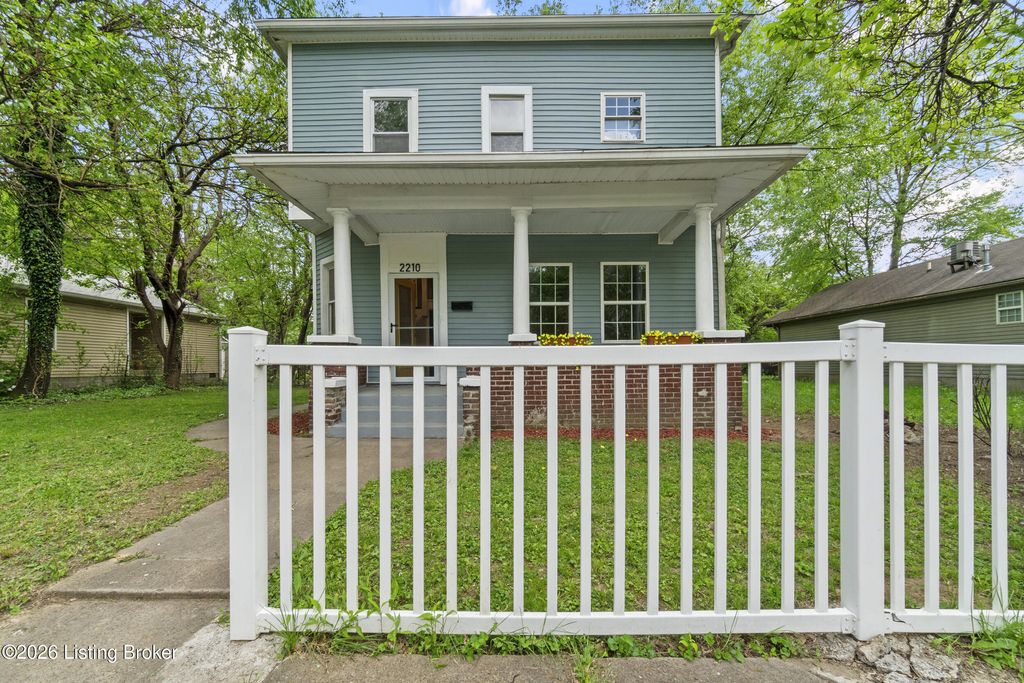 Photo of 2210 W Burnett Ave, Louisville, KY 40210 (MLS # 1714755)