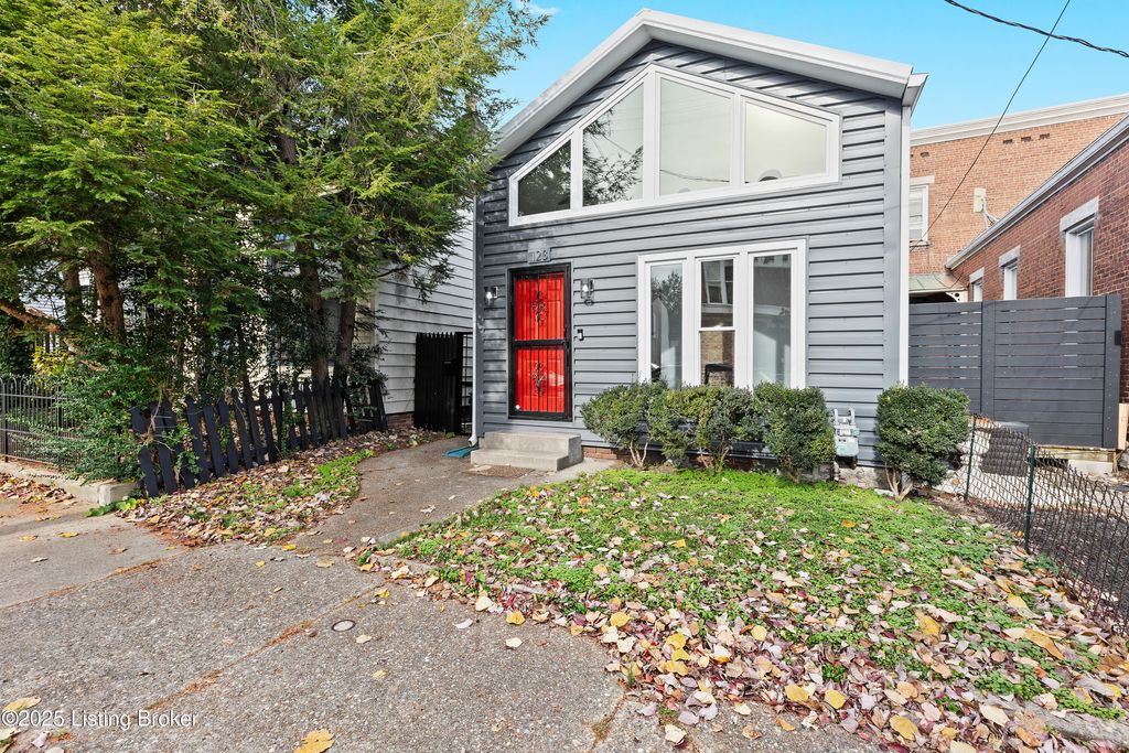 Photo of 1123 Rogers St, Louisville, KY 40204 (MLS # 1703546)