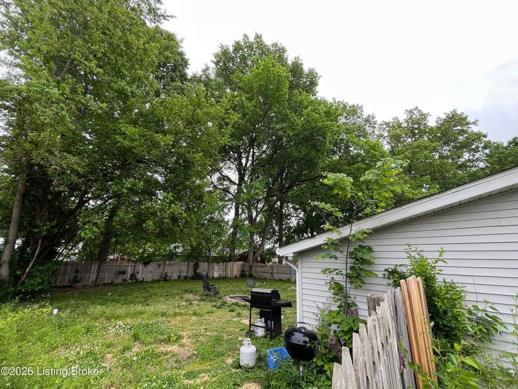 Photo of 5003 Vassar Ave, Louisville, KY 40258 (MLS # 1733385)