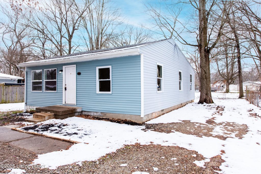 Photo of 6610 Elmwood St, Louisville, KY 40216 (MLS # 1705367)