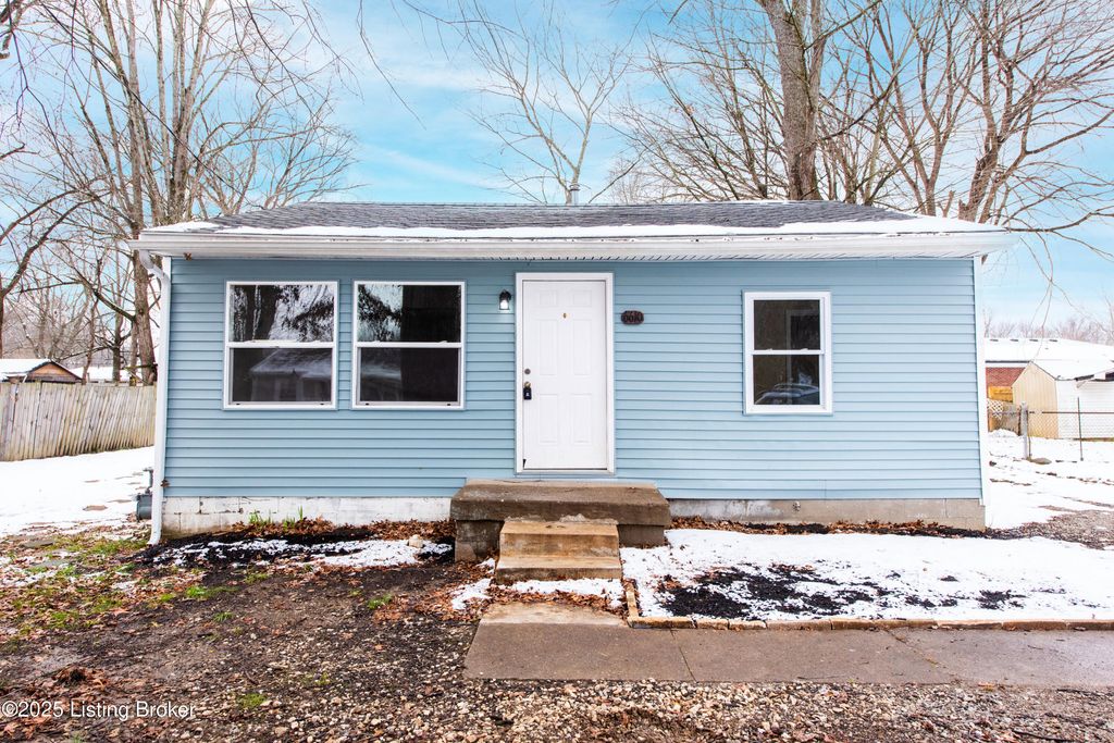 Photo of 6610 Elmwood St, Louisville, KY 40216 (MLS # 1705367)