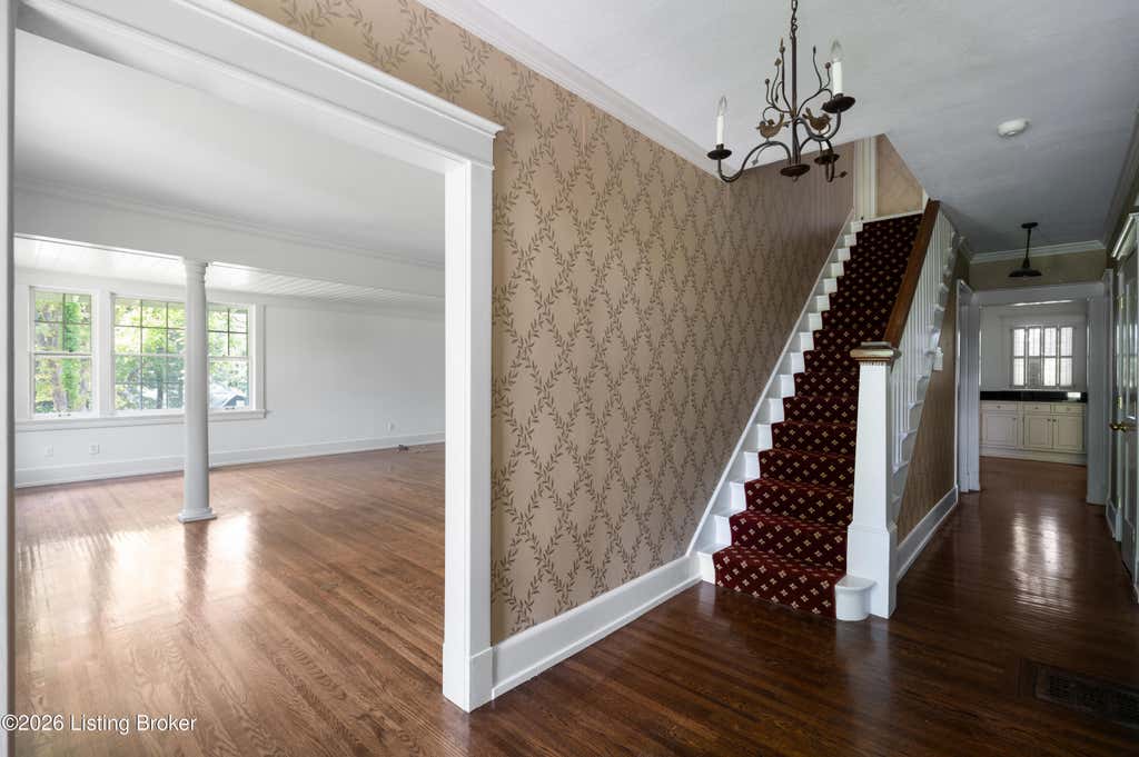Photo of 2002 Evergreen Rd, Louisville, KY 40223 (MLS # 1717199)