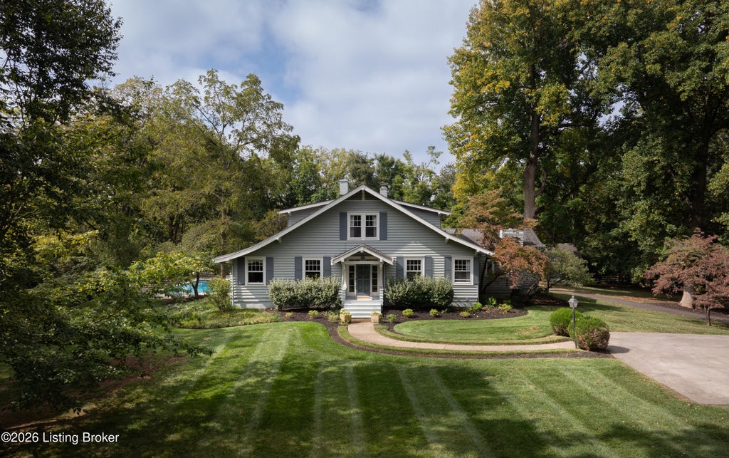 Photo of 2002 Evergreen Rd, Louisville, KY 40223 (MLS # 1717199)