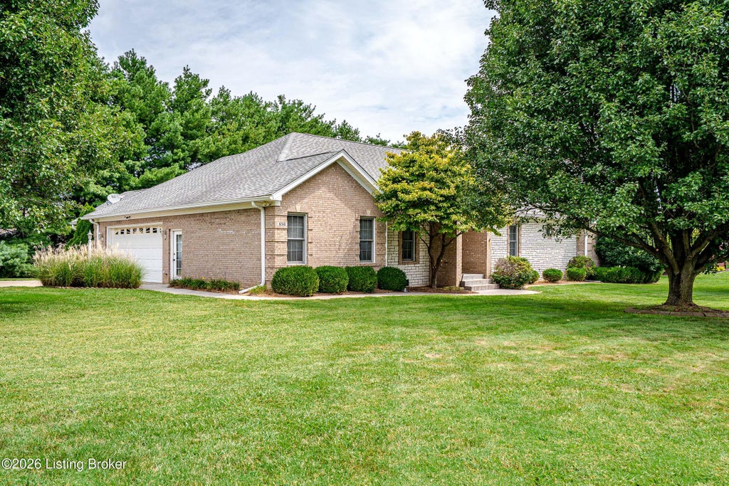 Photo of 650 Barbara Sue Ln, Mt Washington, KY 40047 (MLS # 1727424)