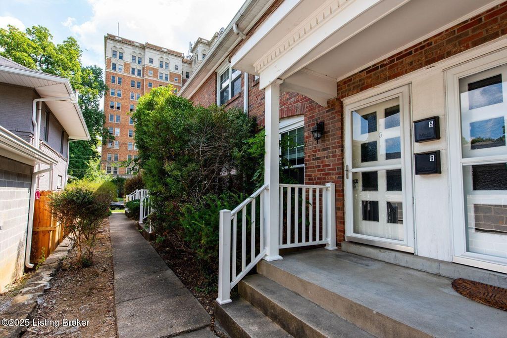 Photo of 2159 Bonnycastle Ave #UNIT 5, Louisville, KY 40205 (MLS # 1705641)