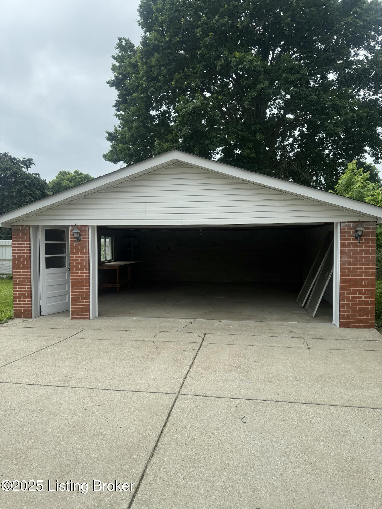6218 Helenjean Way, Louisville, Kentucky image 5