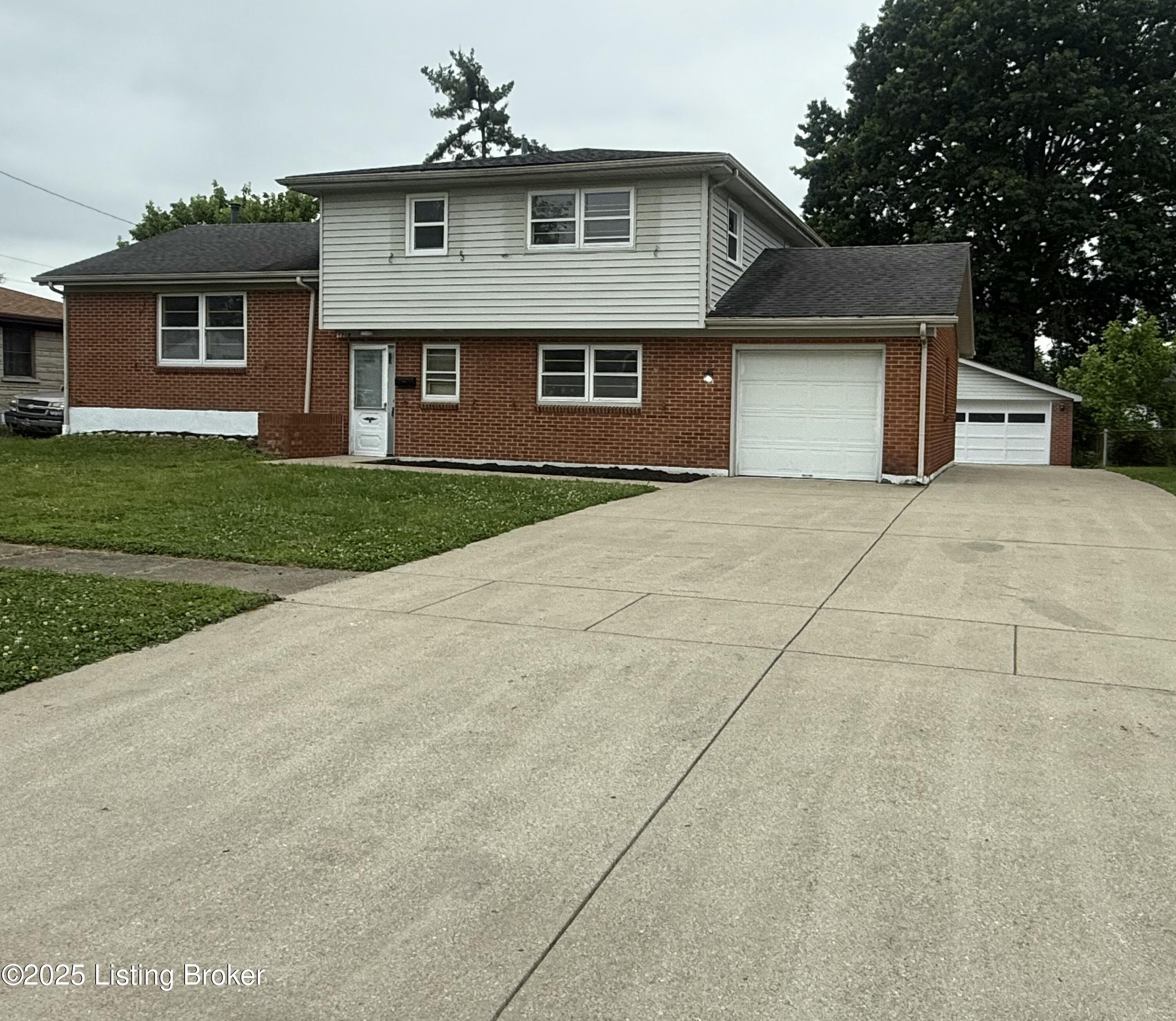 6218 Helenjean Way, Louisville, Kentucky image 2