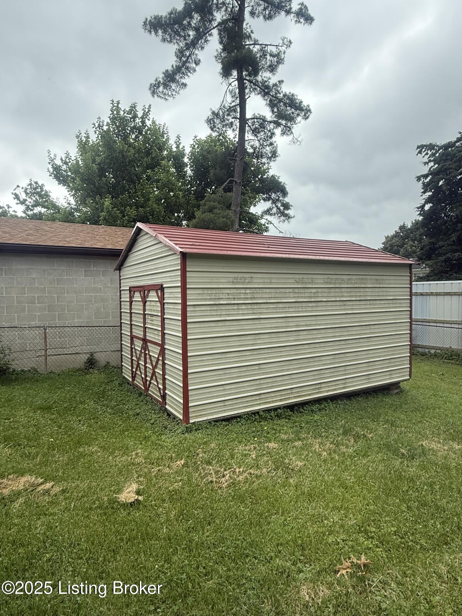 6218 Helenjean Way, Louisville, Kentucky image 12